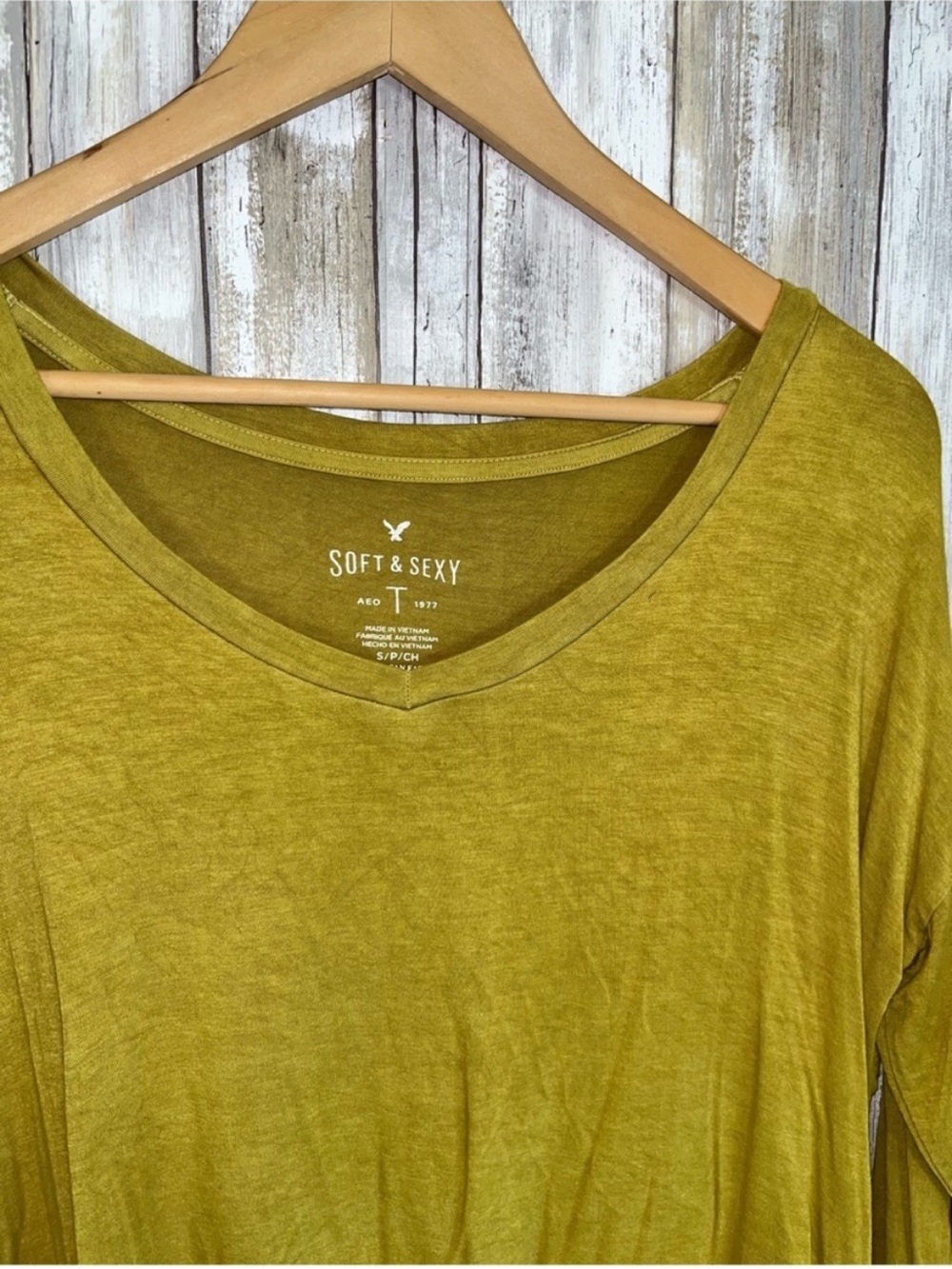 American Eagle Soft & Sexy Mustard Long Sleeve Top Small Layered Hem V-Neck Tee - Picture 5 of 5